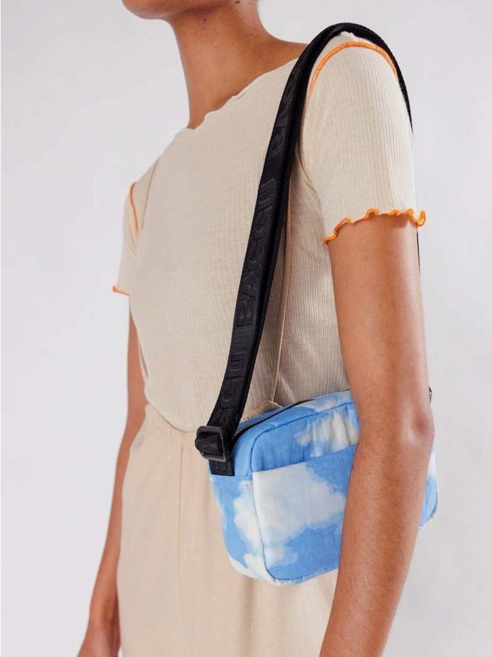 Baggu Camera Crossbody - Cloud print - Picture 2 of 8